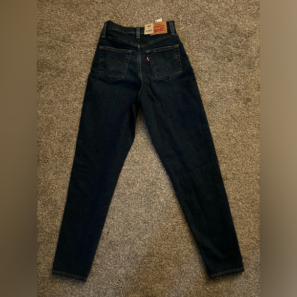 Size 25 mom style jeans from LEVIS. Never worn!!! - Picture 4 of 7